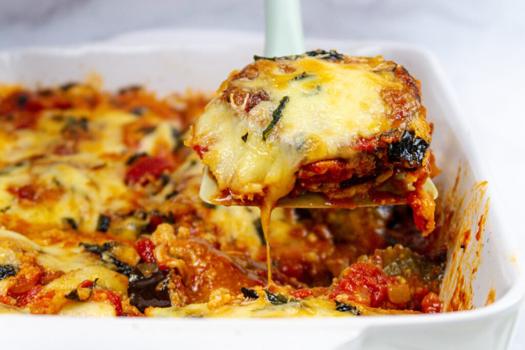 Berinjela Assada no Forno à Parmegiana | Chefinha Natural