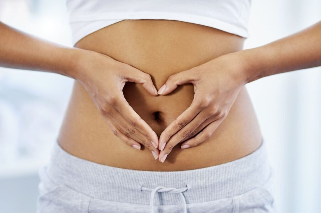 mulher com intestino inflamado